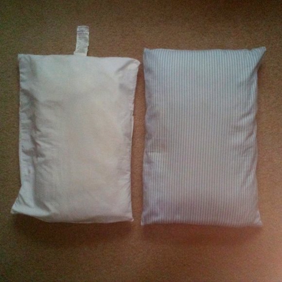 (2) Bed Pillows.  Good Condition - Picture 2 of 4